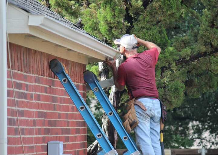 roofing repair expert cleans gutters of Honolulu, Hawaii home
